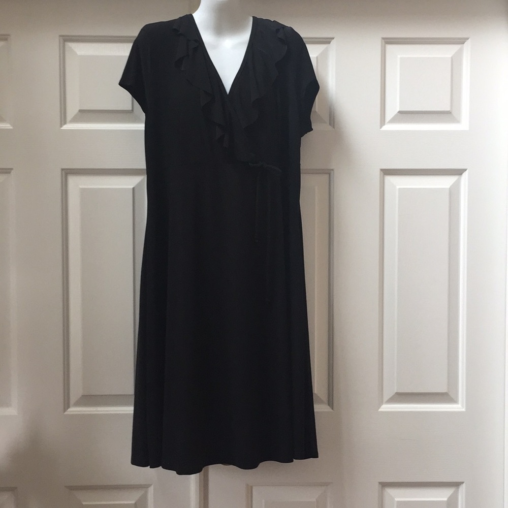 Black beauty of a dress.Tiana B size1X made in USA